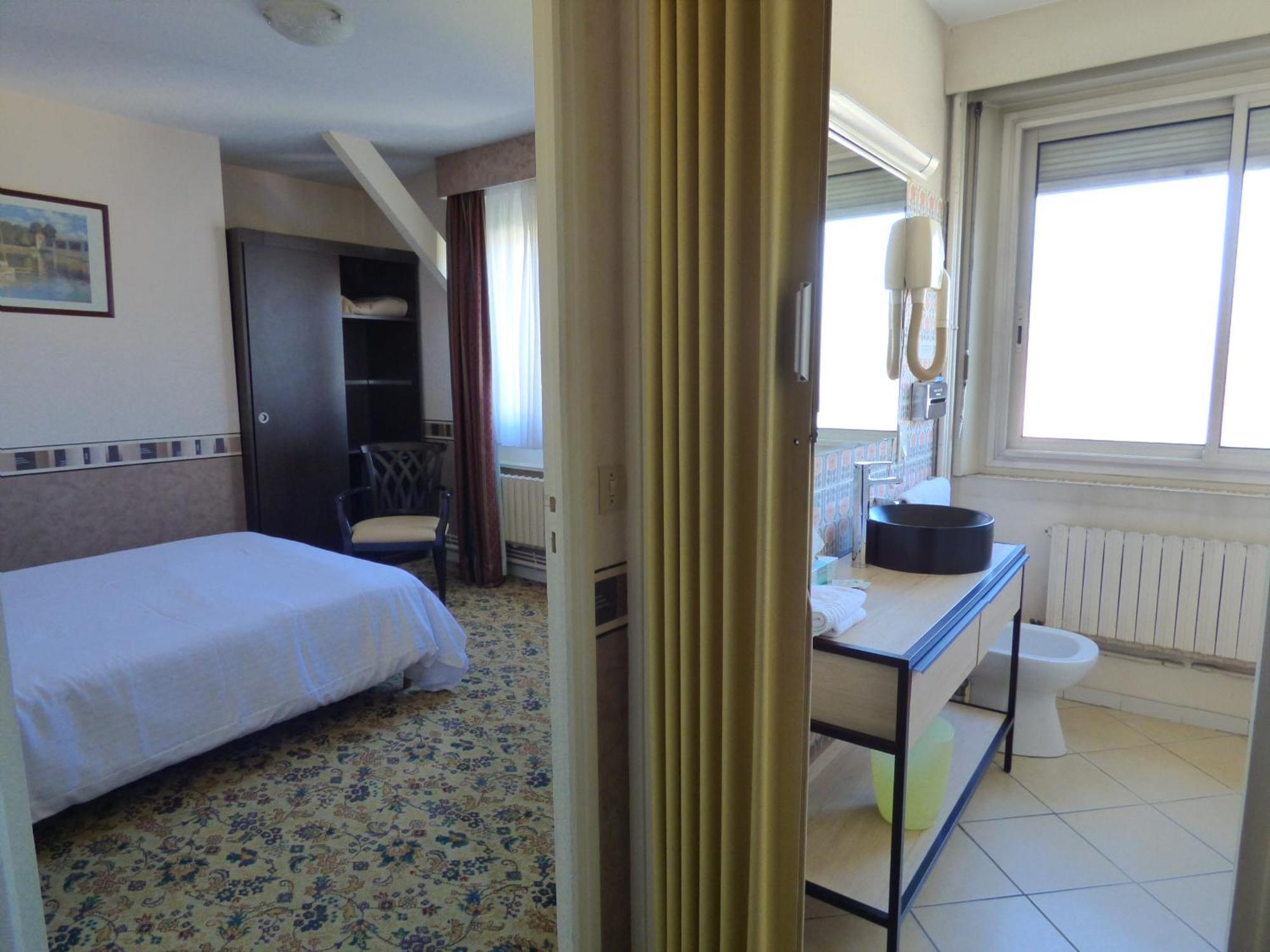 The Originals City, Hôtel Le Bellevue, Montrichard (Inter-Hotel) Exterior foto